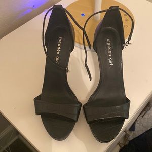 madden girl sandal, only worn twice!